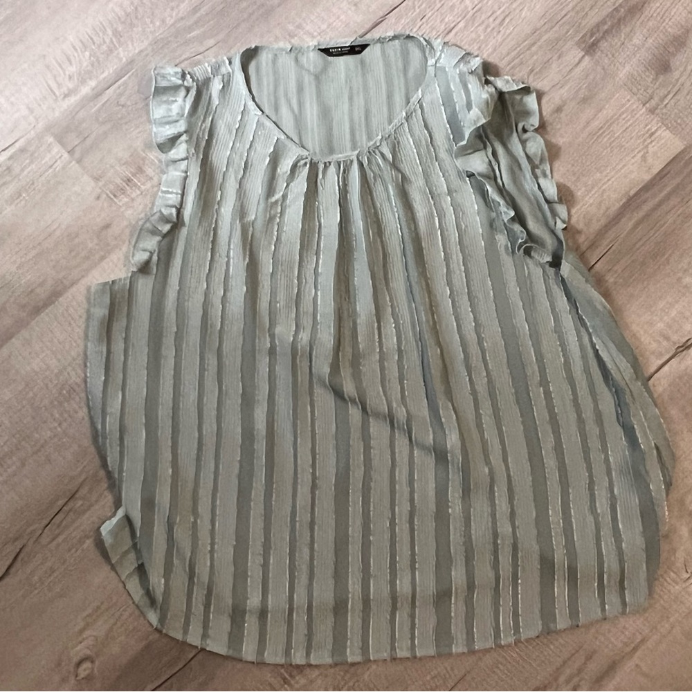 Mint green, sleeveless, lightweight top!